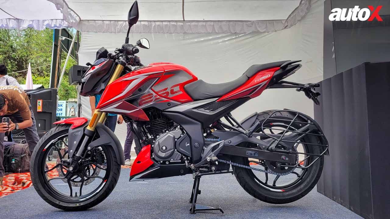 Bajaj Pulsar N250 Side Profile