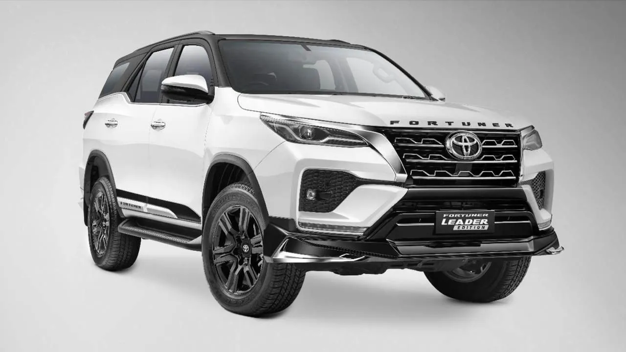 Toyota Fortuner Leader Front View Toyota Fortuner Leader Front View