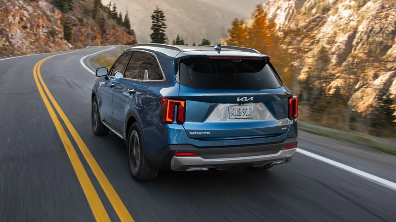 2025 Kia Sorento Hybrid Rear Quarter