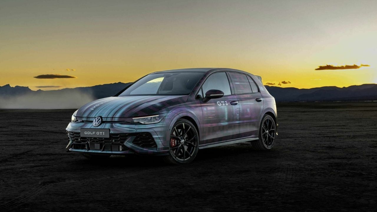 Volkswagen Golf GTI Clubsport Front and Side View
