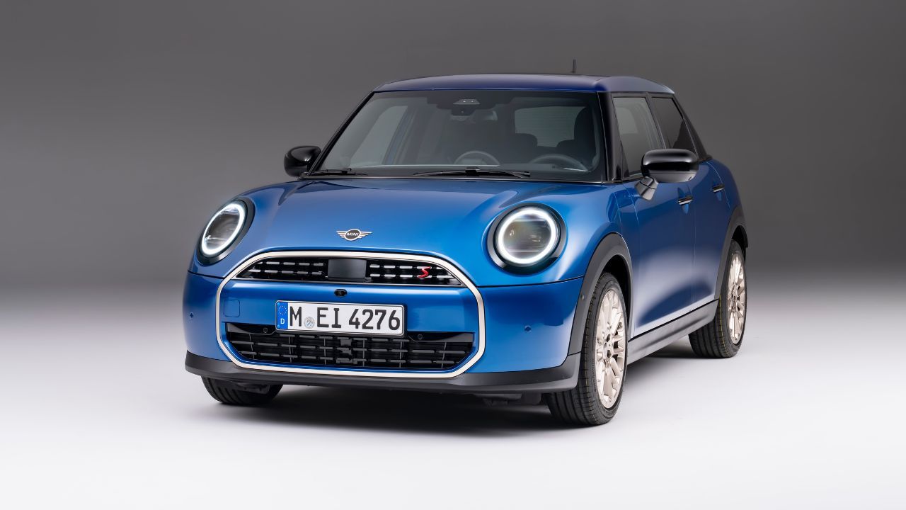 2025 MINI Cooper 5 Door Front Quarter