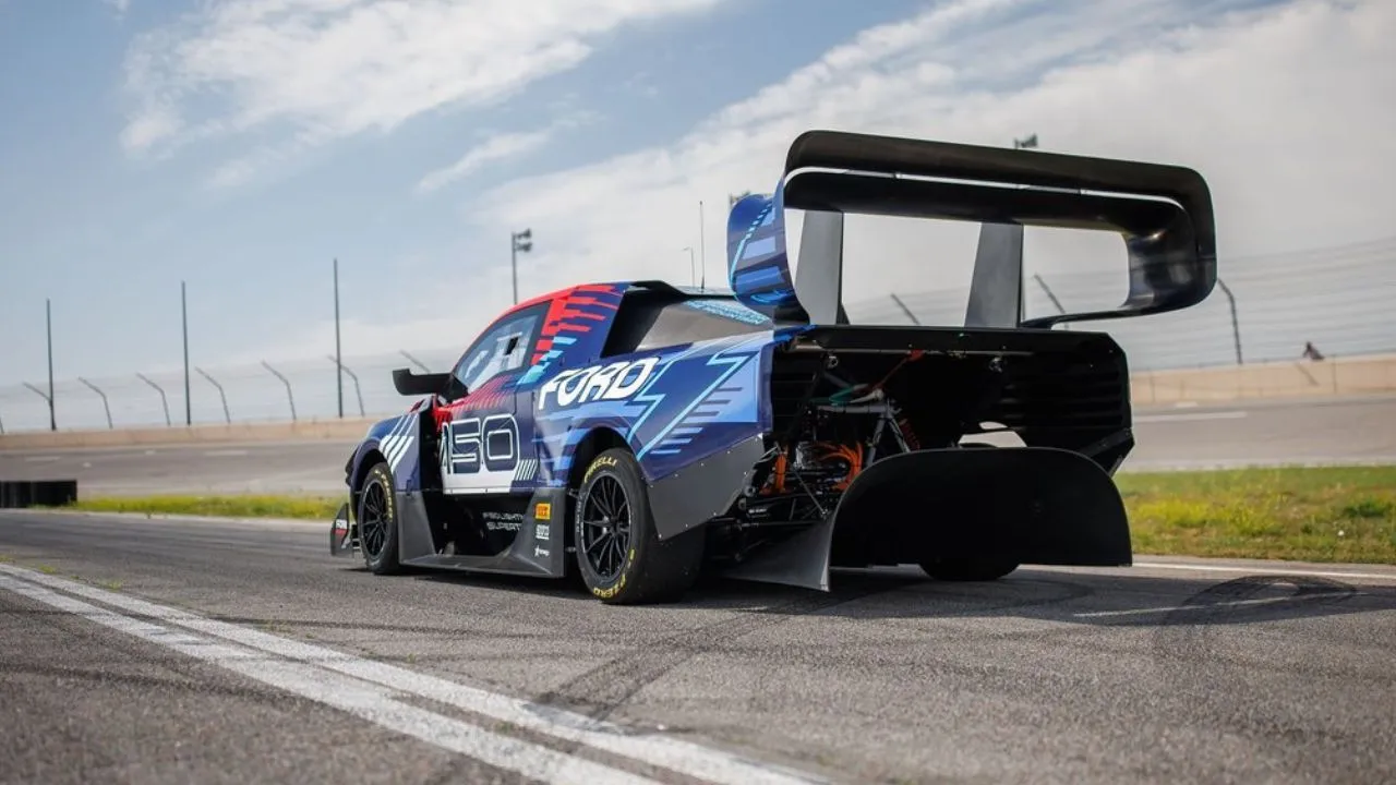Ford F150 Lightning Super Truck 