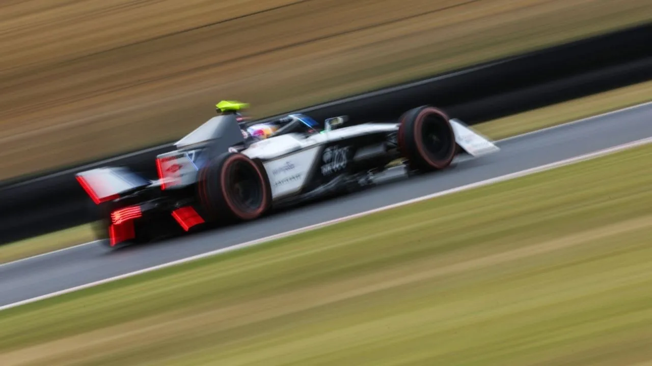 Formula E Nick Cassidy Jaguar TCS Racing