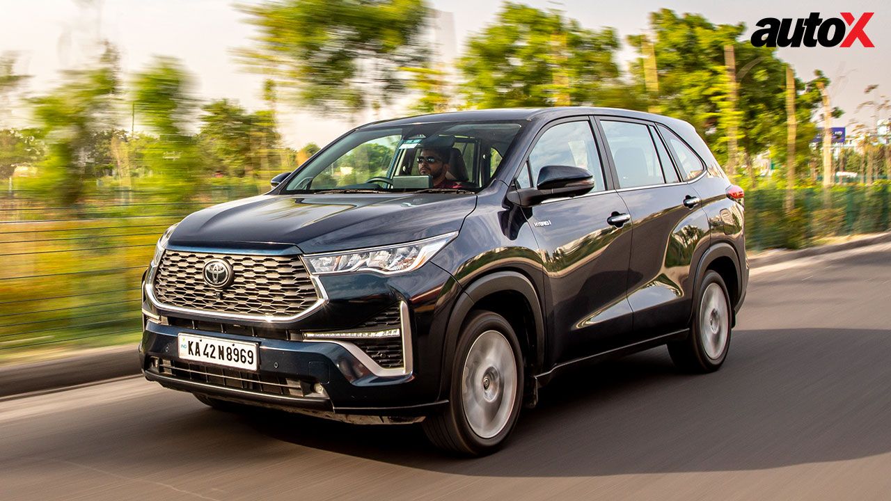 Toyota Innova Hycross Front and Side View