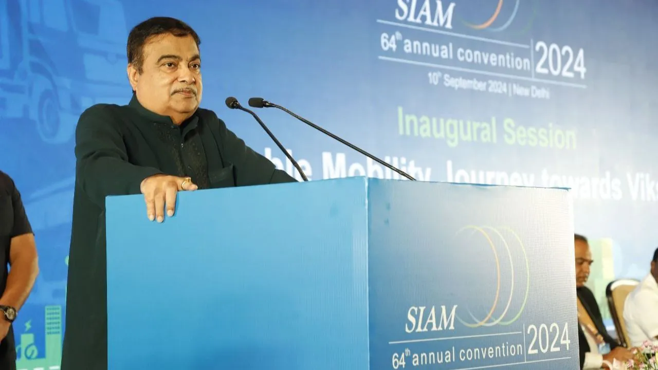 Nitin Gadkari Siam
