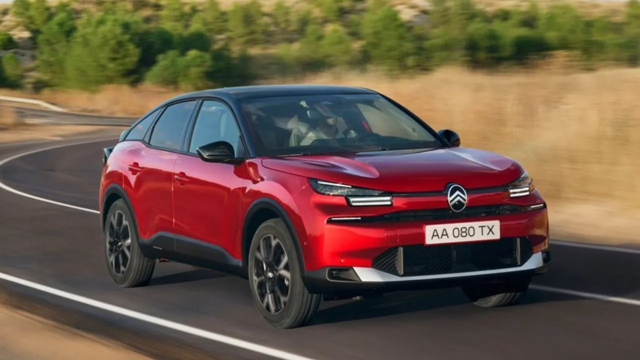 2025 Citroen C4 on road 2025 Citroen C4 on road