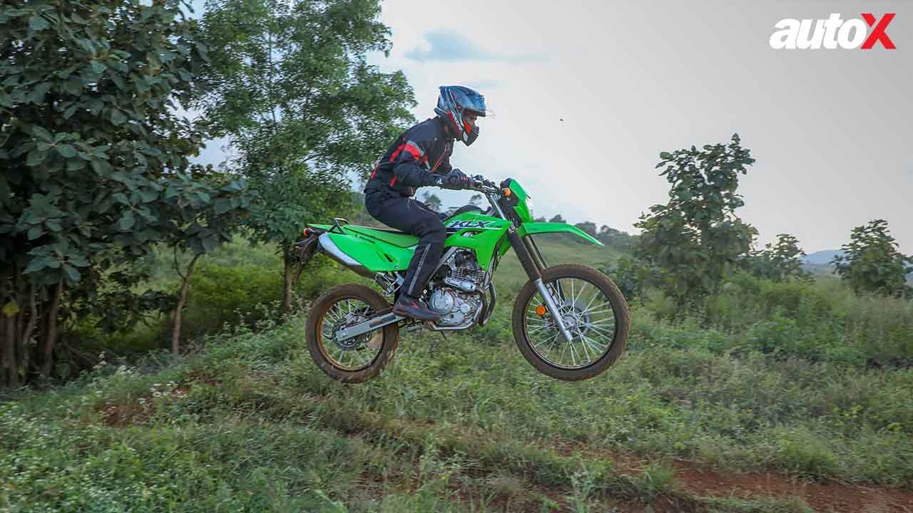 Kawasaki KLX 230 jump jpg