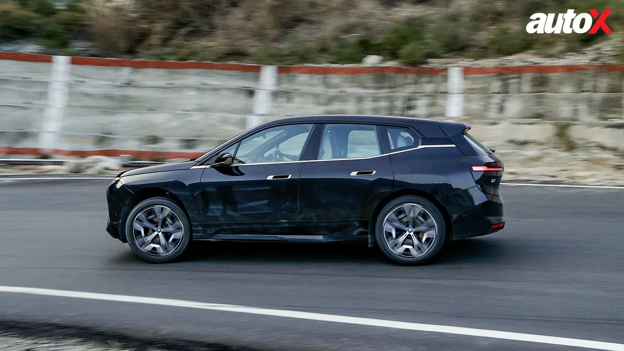BMW iX-side-profile-dynamic.jpg