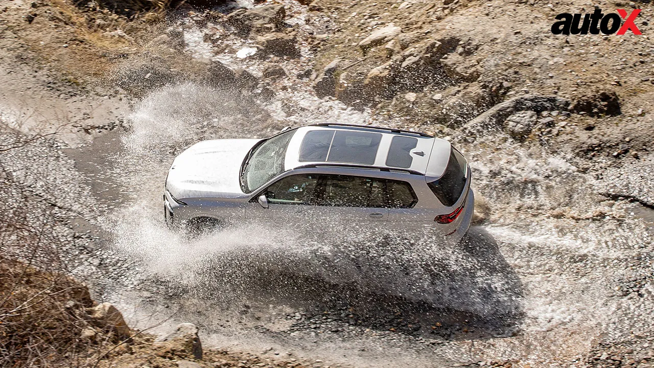 BMW X7-side-profile-dynamic.jpg