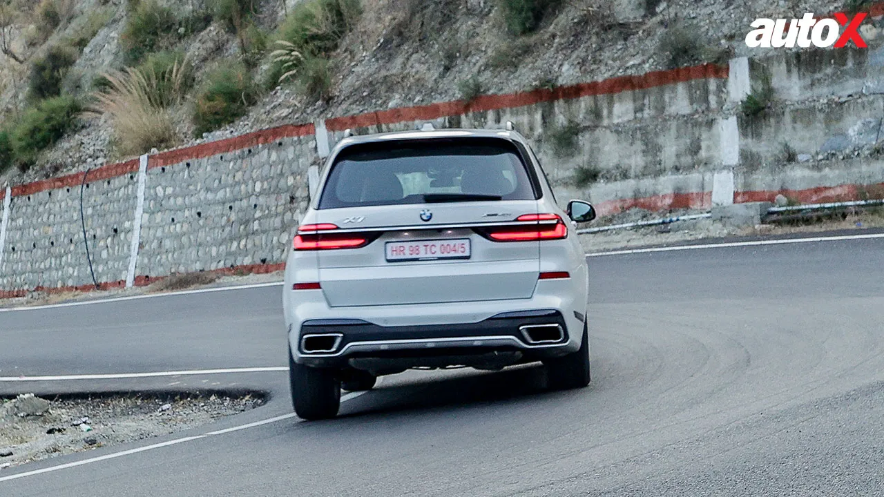 BMW X7-Rear-dynamic.jpg