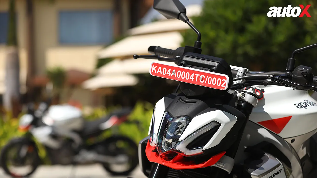 Aprilia Tuono 457-Headlight.jpg