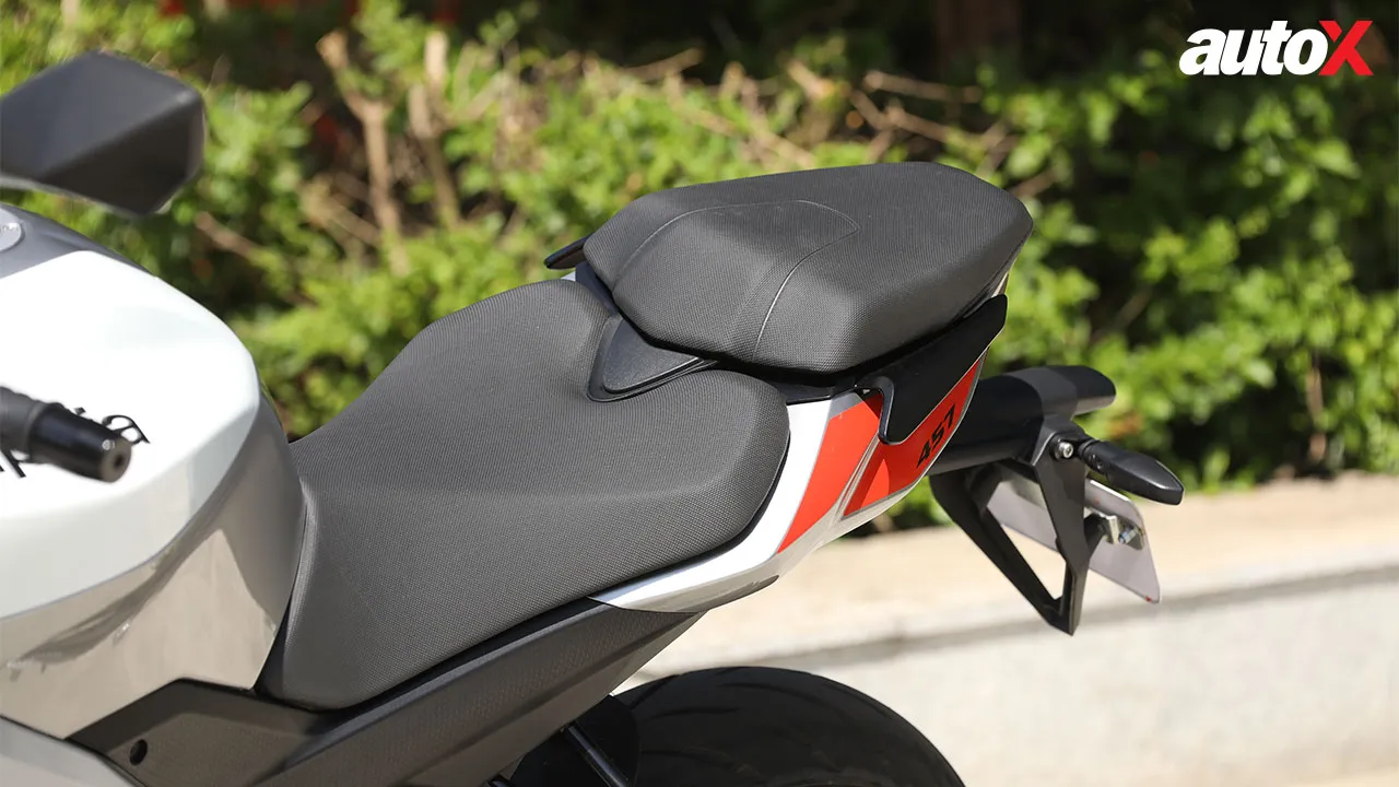 Aprilia Tuono 457-Seating.jpg