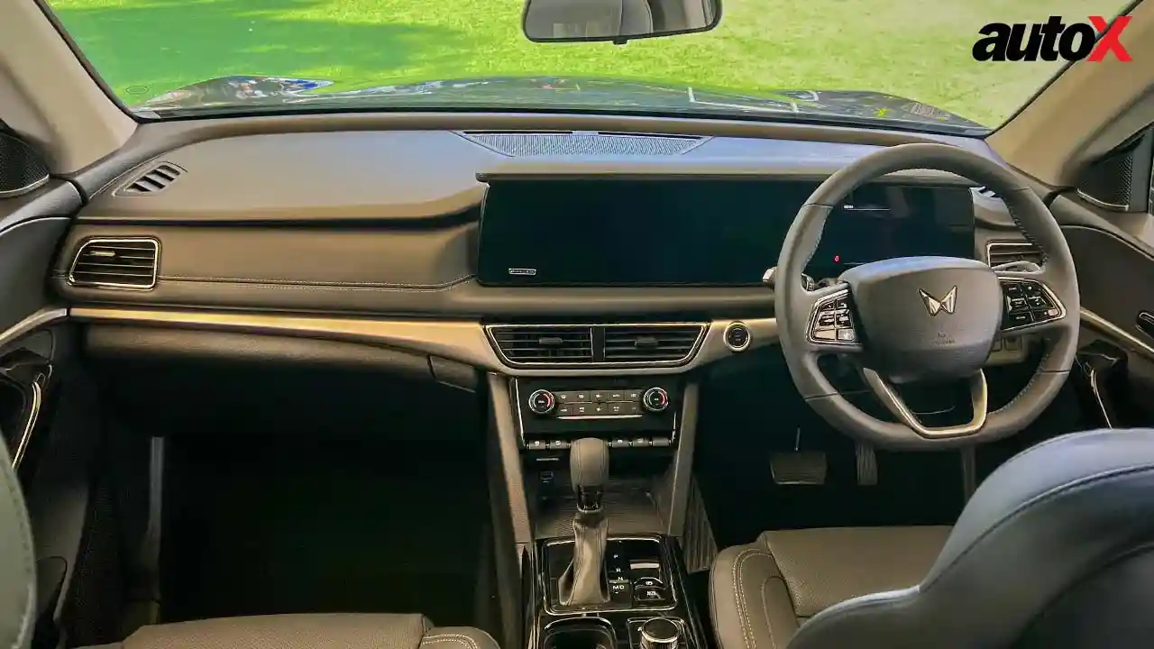 Mahindra XUV700 Ebony Edition Interior