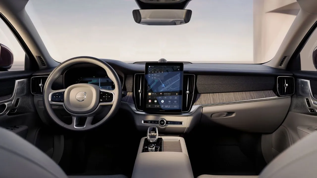 Volvo S90 Facelift Interior.jpg
