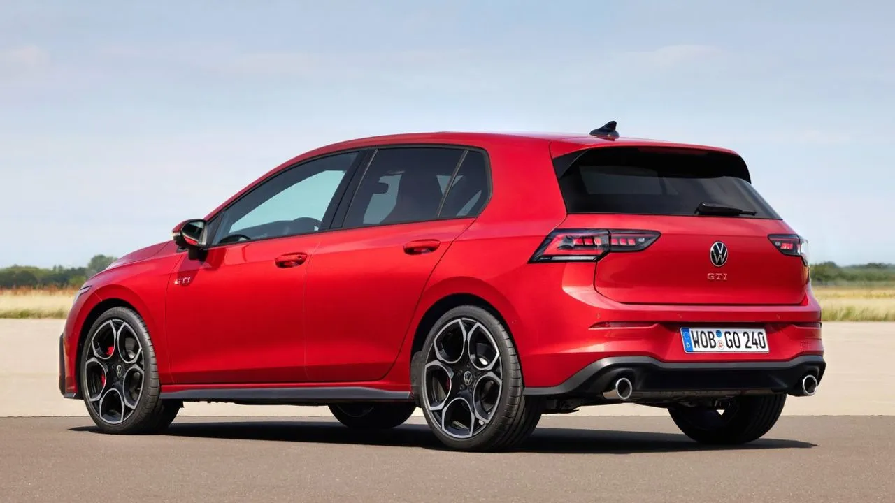 Volkswagen-Golf-GTI-2.jpg
