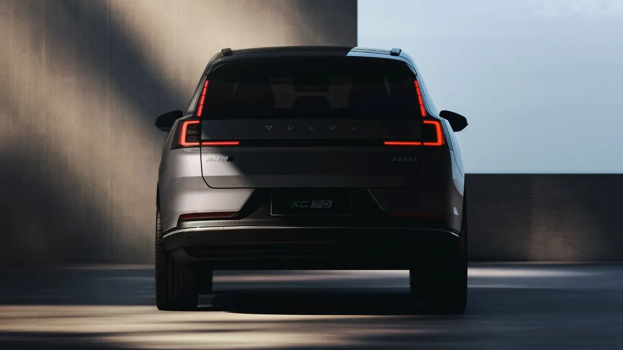 Volvo XC70 Plug-In Hybrid SUV