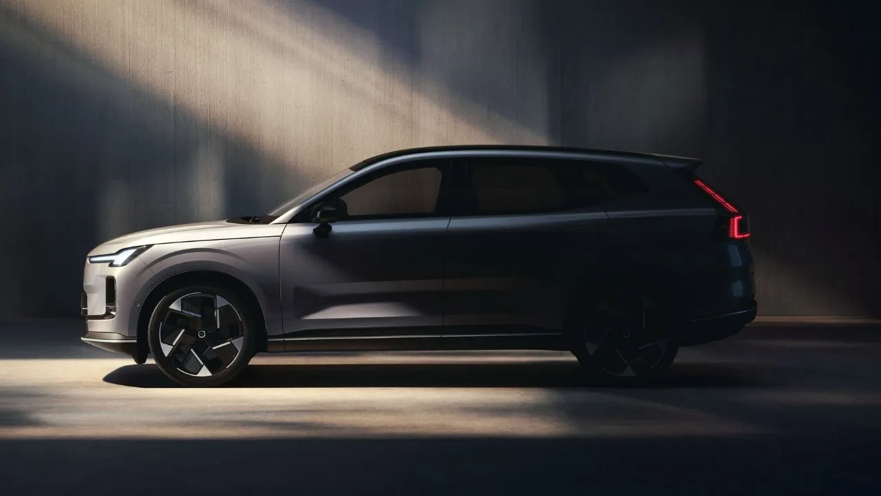 Volvo XC70 Plug-In Hybrid SUV