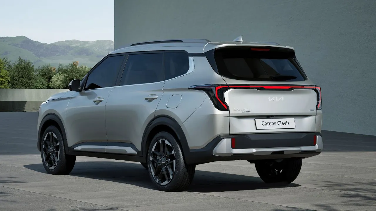 Kia Carens Clavis Rear.jpg