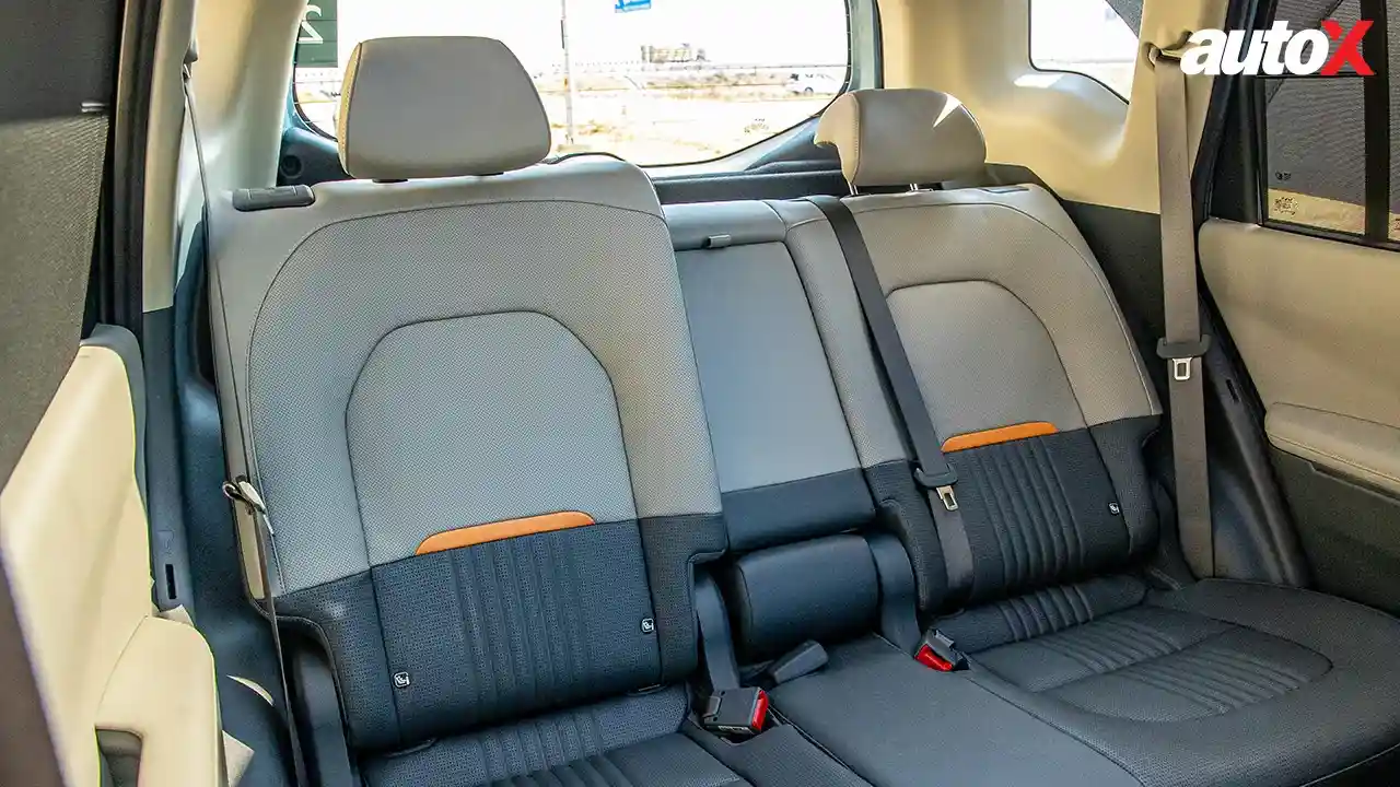 Sia-Syros-Front-Rear-Seat.jpg