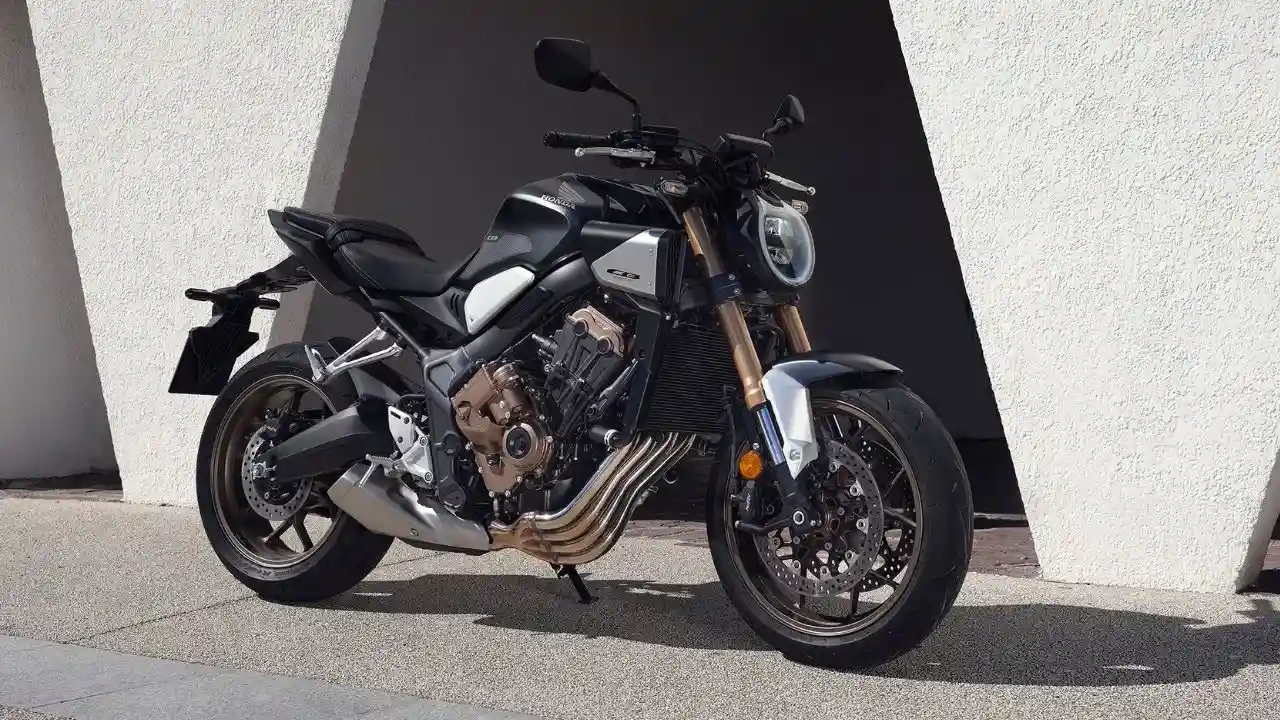 2025 Honda CB650R E-Clutch.jpg