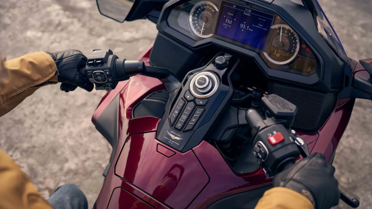 Honda Gold Wing 50th Anniversary Edition-Cluster.jpg