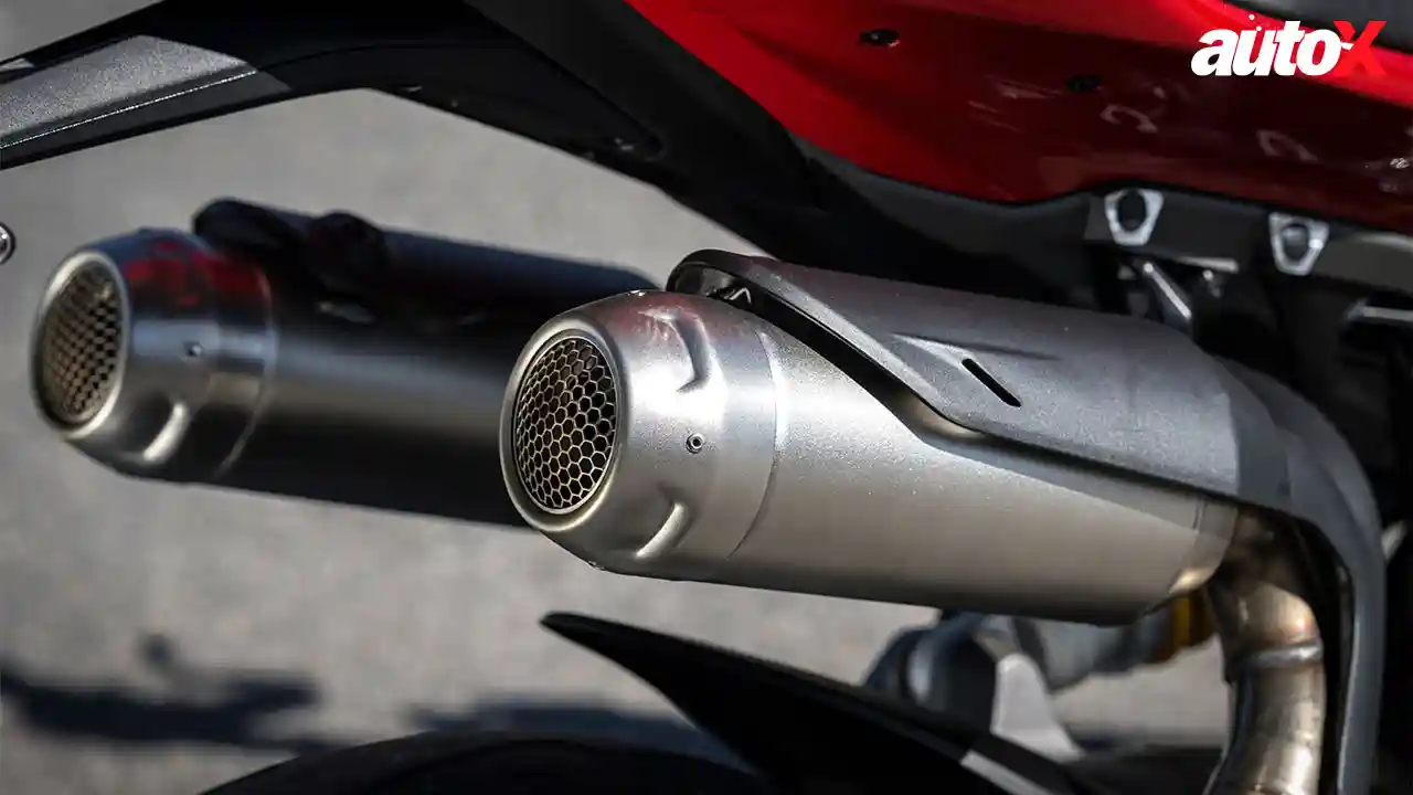 Ducati Streetfighter V2 S-Exhaust.jpg