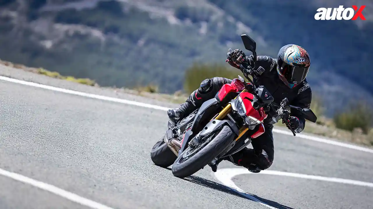 Ducati Streetfighter V2 S-Motion2.jpg