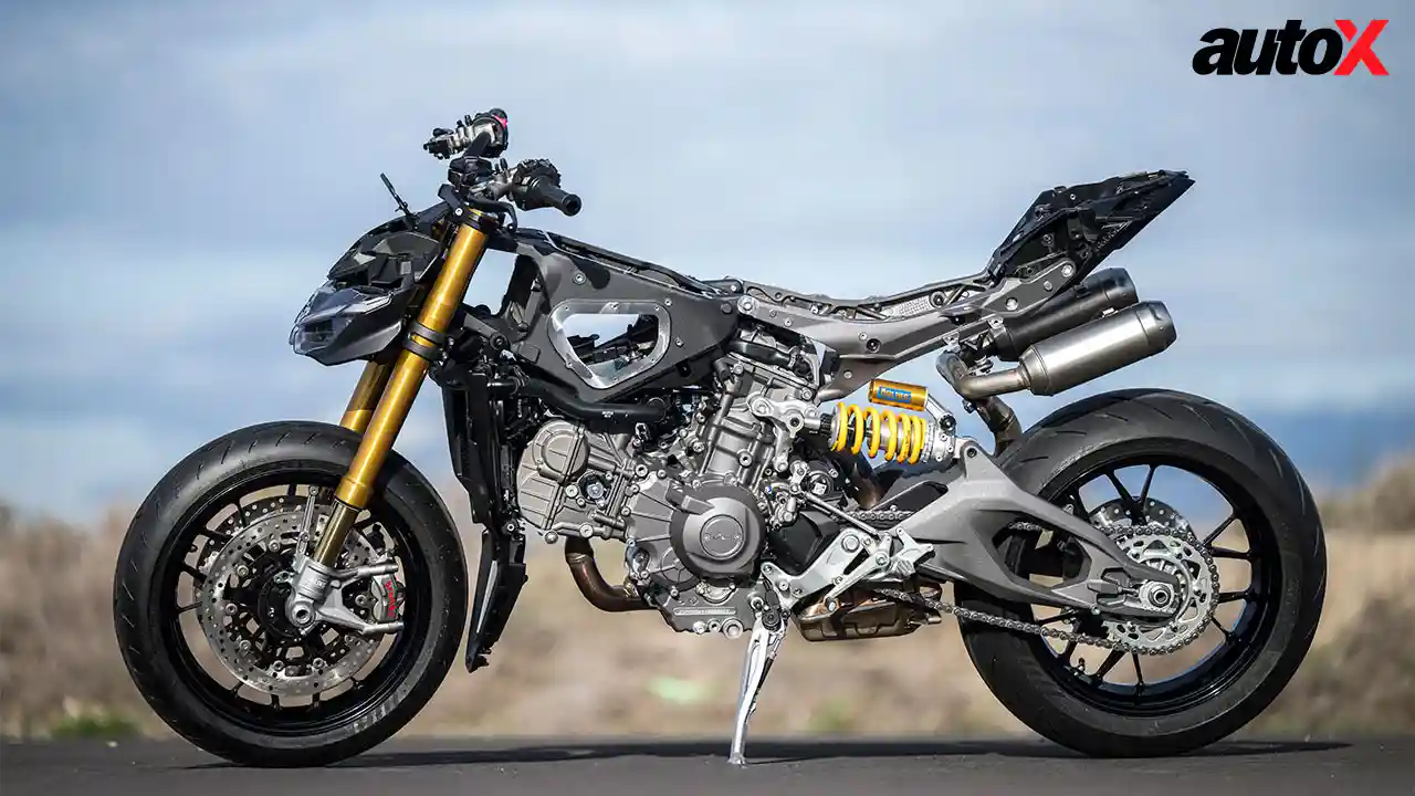 Ducati Streetfighter V2 S-Stand-View.jpg