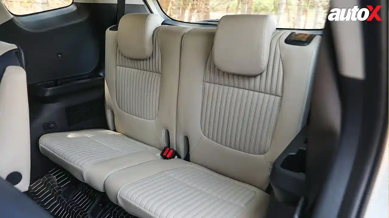 KIA Carens clavis 3rd row seats.jpg