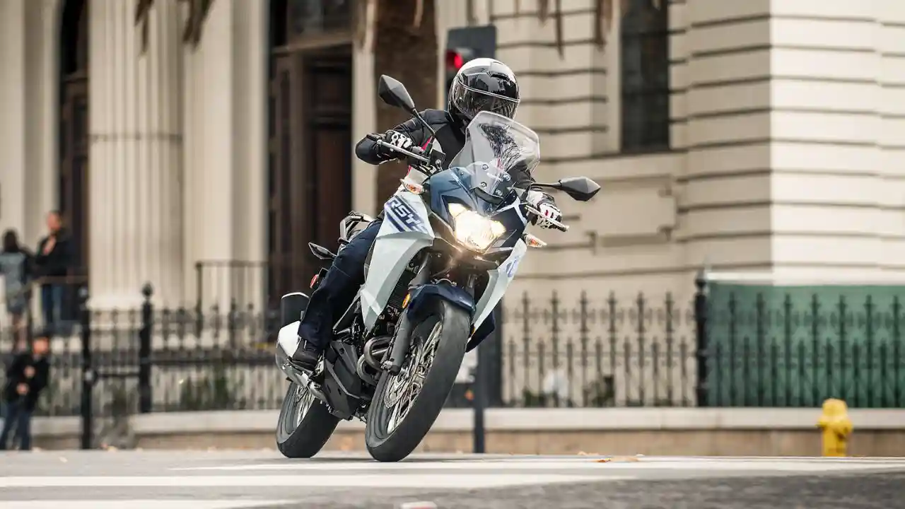 MY25 KAWASAKI VERSYS X 300 1 1747891233337