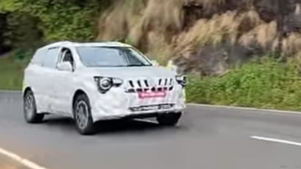 Mahindra XUV700 Facelift Spy 1750139960785
