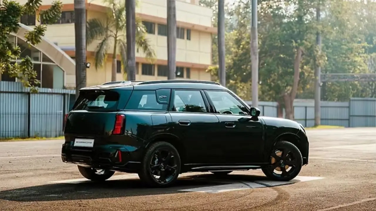 Mini-Countryman-EV-JCW-RQ.jpg