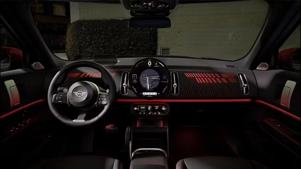 Mini-Countryman-EV-JCW-interior.jpg