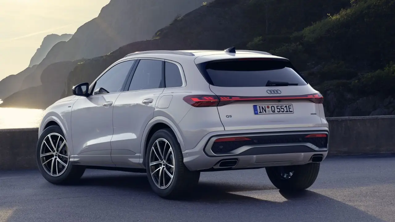 New Audi Q5 Plug-In Hybrid Rear.jpg