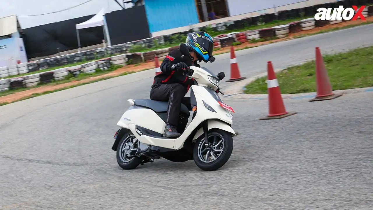 Suzuki e Access riding.jpg