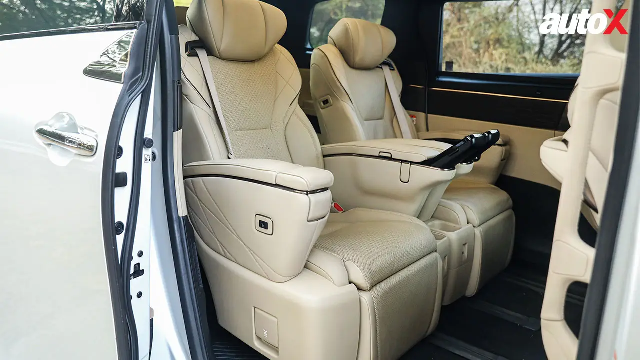 Toyota Vellfire-Rear-Seat-Space.jpg