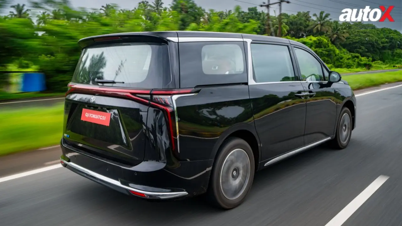 MG M9 Electric MPV Rear.jpg