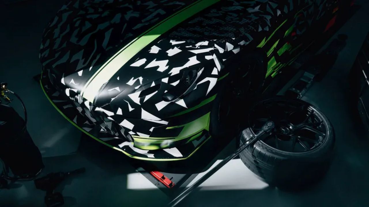 Mercedes-AMG GT Track Sport-teaser-2.jpg