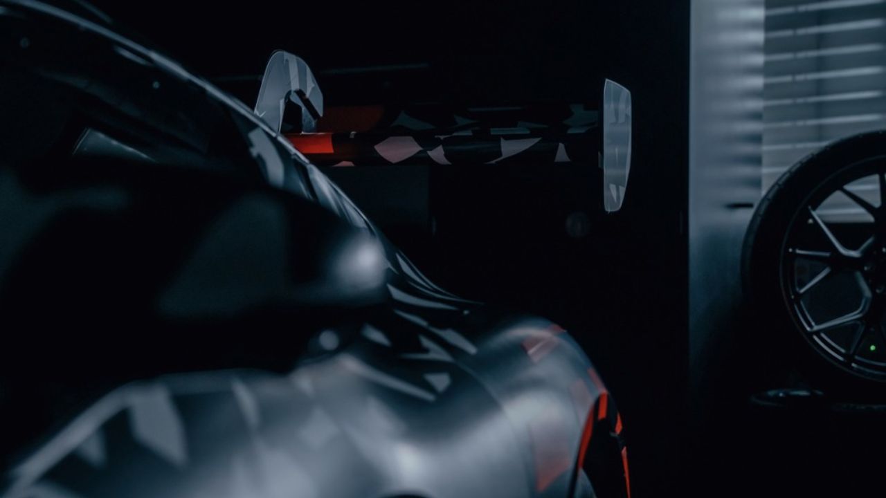 Mercedes-AMG GT Track Sport-teaser-3.jpg