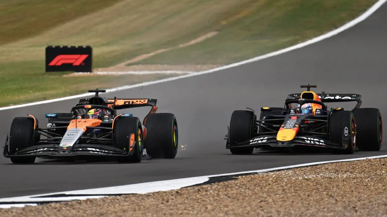 Oscar Piastri and Max Verstappen.jpg