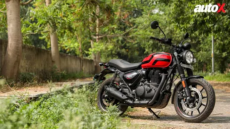 Royal Enfield Hunter 350 Stand View 1752744333099