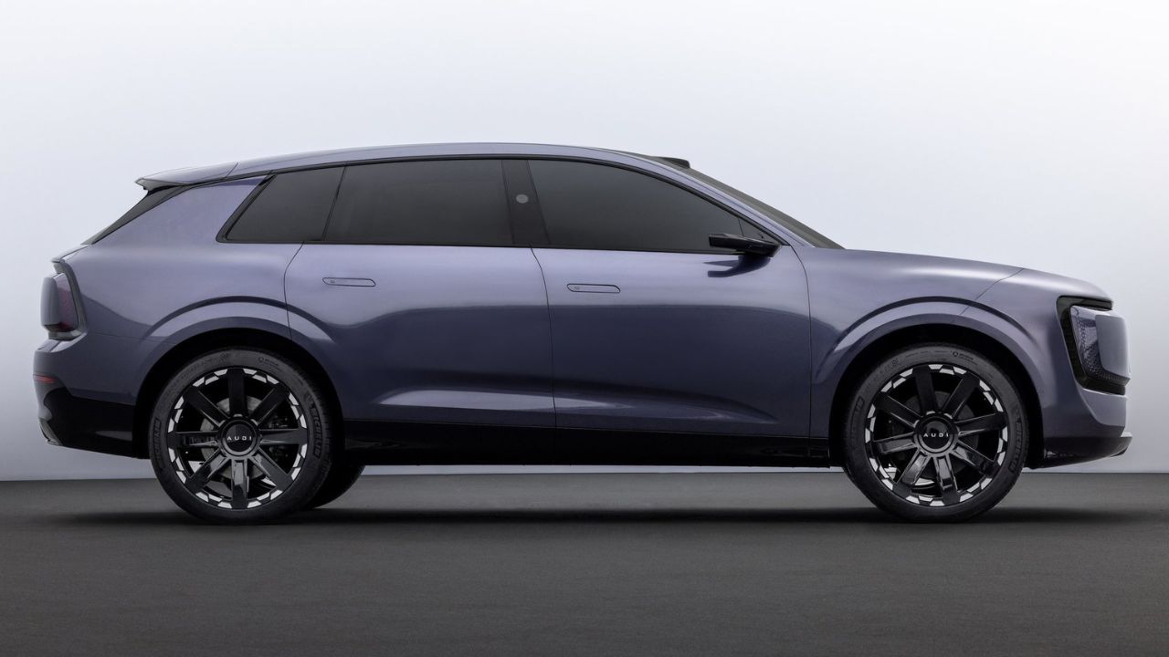 2025 Audi E SUV Concept Side.jpg