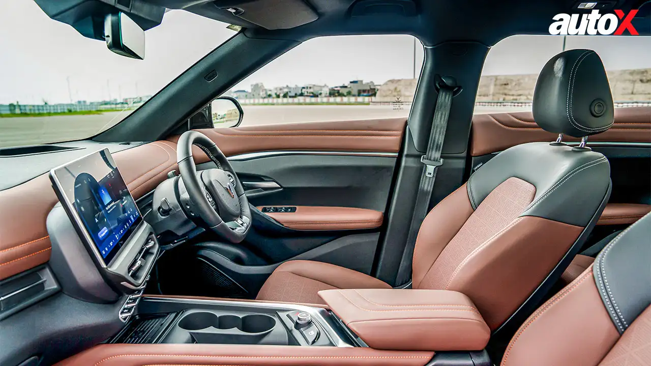 Vinfast VF 6 & VF 7-View-Of-Steering-Console-And-Instrumentation.jpg