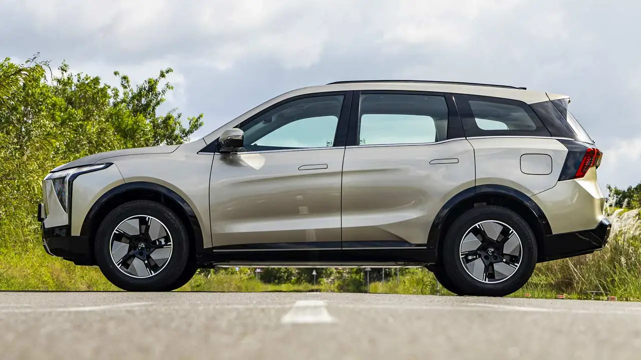 Mahindra_XEV_9S_Review_Left_Side_Profile_autoX.jpg