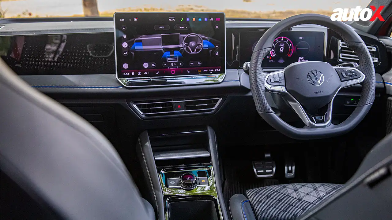 Volkswagen Tiguan R-Line-View-Of-Steering-Console-And-Instrumentation.jpg