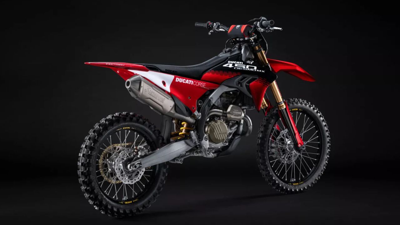 Ducati Desmo450 MX Factory (2).jpg