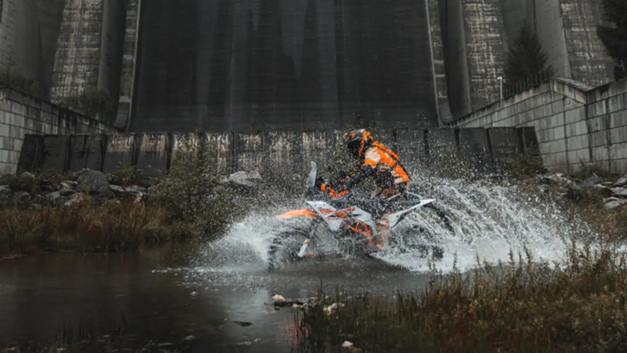 KTM 390 Adventure R (2).png