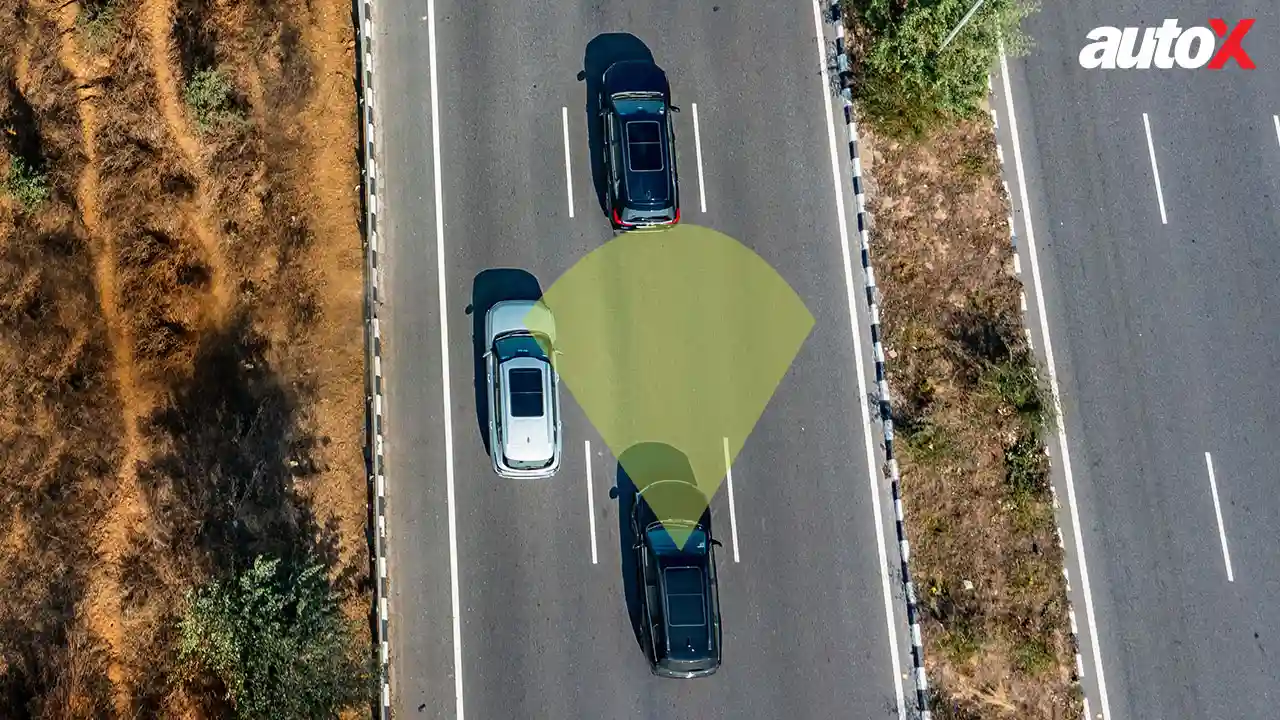 Kia Carens Clavis Toyota Innova Hycross Mahindra XEV 9S ADAS Test.jpg