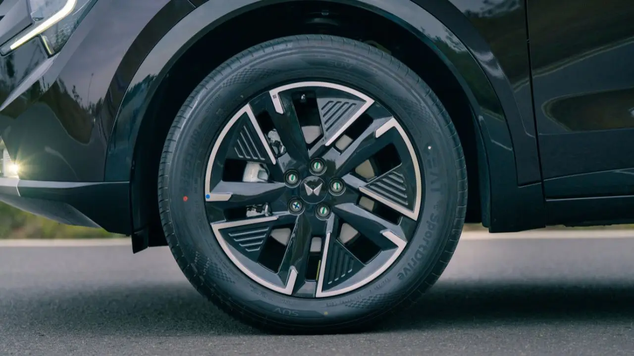 Mahindra XUV 7XO Alloy Wheel Design.jpg