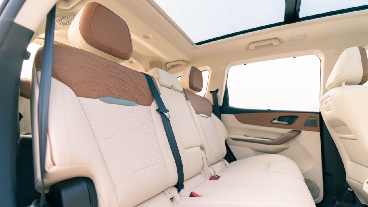 Mahindra XUV 7XO Middle Seats.jpg